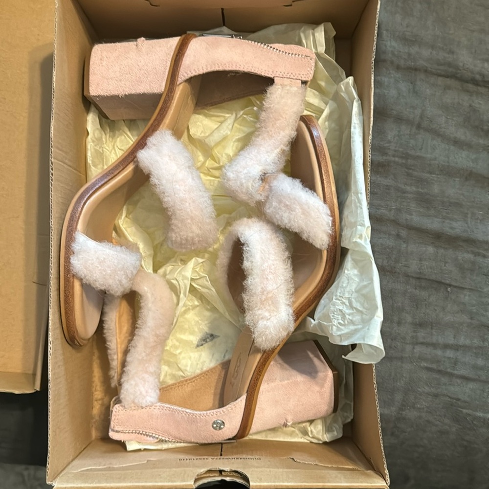 Uggs Del Rey Fluff Sandals 7